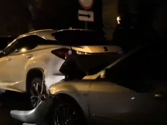 Два люксовых авто попали в ДТП в центре Читы