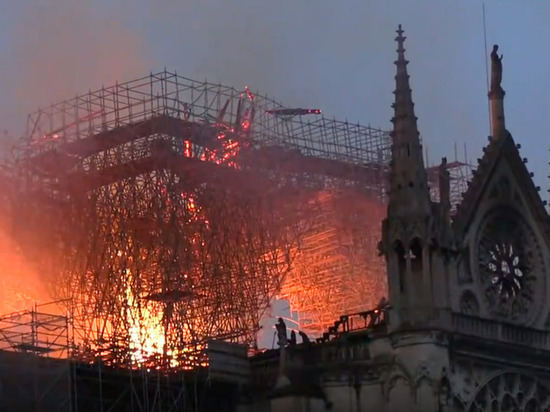Из горящего собора Парижской Богоматери эвакуировали Наталью