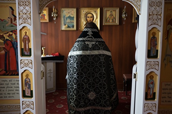 На Урале пенсионерка попала в реанимацию после избиения братом епископа прямо в церкви - «Новости дня»