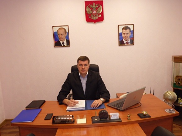 Саратовский чиновник объяснил появление на своем столе таблички «Денег нет и не будет» - «Новости дня»