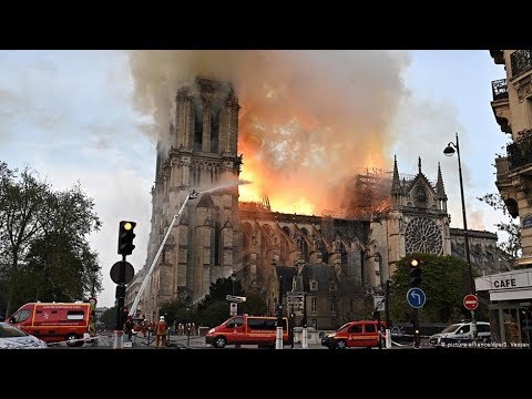 Собор в огне. Символ христианства оставил Париж - (видео)