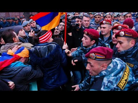 В Армении революция была не цветная - (видео)
