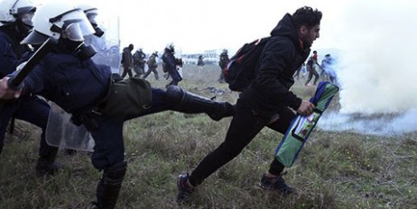 В Греции произошли столкновения между мигрантами и полицией - «Автоновости»
