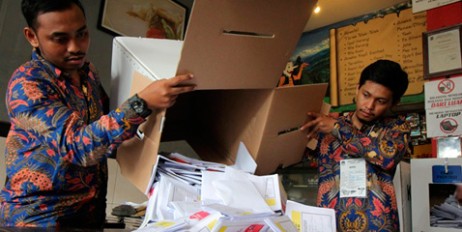 В Индонезии более 270 сотрудников избирательных участков умерли после выборов от переутомления - «Автоновости»
