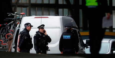 В Лондоне автомобиль протаранил машину посла Украины, полиция открыла стрельбу - «Мир»