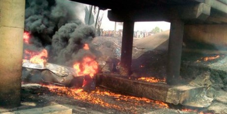 В Нигерии взорвалась автоцистерна: много погибших и раненых - «Автоновости»