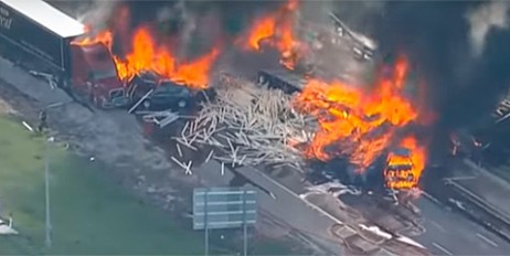 В США в огненном ДТП сгорели 28 авто (видео) - «Экономика»