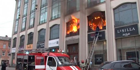 Во Львове горел пятиэтажный торговый центр - «Спорт»