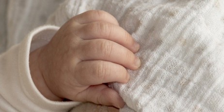 Во Львовской области женщина родила и бросила младенца на территории цеха - «Происшествия»
