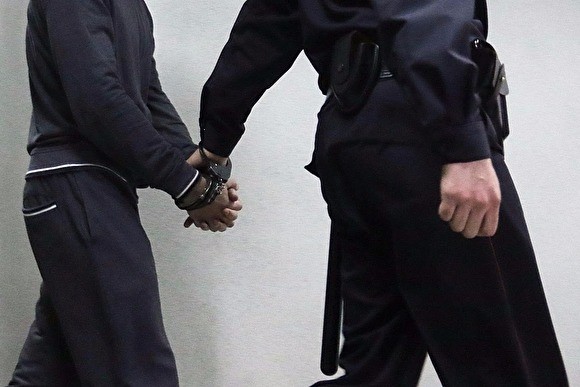 Жителя Санкт-Петербурга задержали из-за надписи на пиджаке «Путина под трибунал» - «Культура»