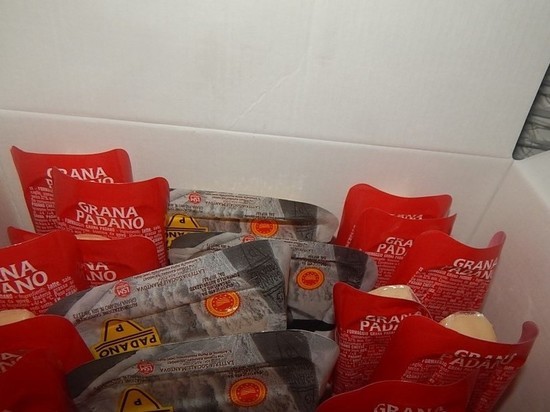Более двух тонн итальянского сыра не пустили в Псковскую область