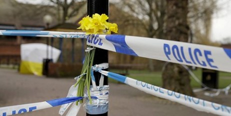 Guardian: Подозреваемые в отравлении Скрипаля получили секретный звонок после нападения - «Мир»