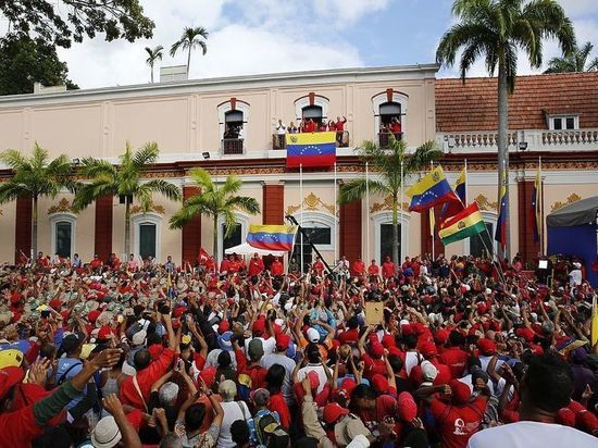 Мадуро поручил мобилизовать армию для отражения агрессии США