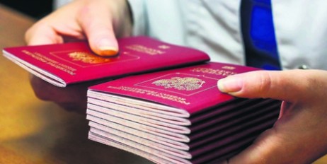 Операція паспортизація, або навіщо Путіну втюхувати російські паспорти машканцям окупованих територій - «Экономика»