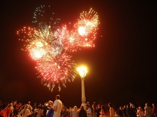 Празднование Дня Победы в Волгограде завершил праздничный салют