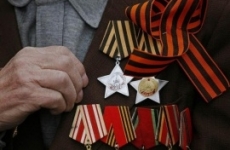 Сотрудники прокуратуры и школьники поздравили с праздником ветерана Великой Отечественной войны