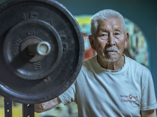 Калмыцкий 83-летний пауэрлифтер снова добился мирового рекорда