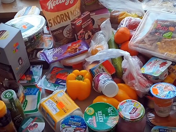 Нуждающимся раздают бесплатные продукты в США, Финляндии и других странах (видео) - «Здоровье»