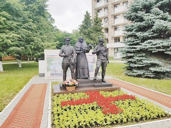 Памятник военным врачам появился в Москве