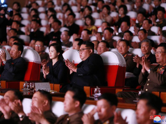"Репрессированный" чиновник появился с Ким Чен Ыном на концерте