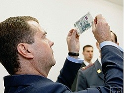 Россияне заметили снижение зарплат - «Политика»
