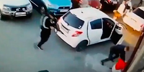 Россиянин приехал в кино и пострелял по людям из охотничьего карабина (видео) - «Происшествия»