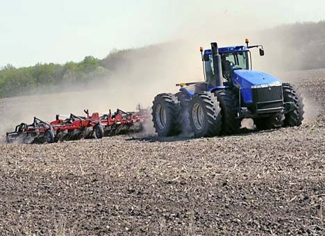Сев зерновых и зернобобовых в России опережает прошлогодний уровень на 11% - «Новости дня»