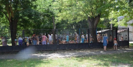 В Николаеве «заминировали» детские сады, малышей в жару выводили на улицу - «Спорт»