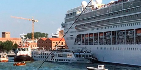 В Венеции круизный лайнер протаранил теплоход с туристами - «Экономика»