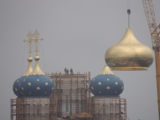 На Спасо-Преображенский собор в Твери установили главный купол