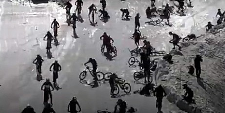 На велогонке в Альпах столкнулись сотни участников (видео) - «Происшествия»