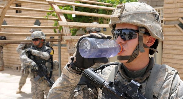 Спецназовцев США отозвали из Ирака за «регулярное употребление алкоголя» - «Новости Дня»