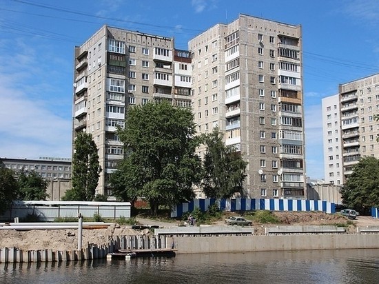 В Калининграде с аварийного дома на Московском проспекте обрушился балкон