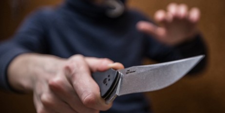В Киеве пьяный мужчина ударил ножом подростка - «Мир»