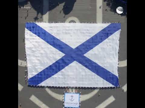 В Кронштадте развернули огромный Андреевский флаг - (видео)