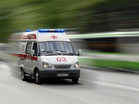 В Тамбовской области из окна многоэтажки выпала девушка