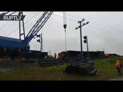 Видео с места аварии грузового поезда в Коми - (видео)