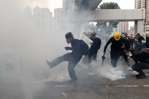 Восьмая неделя протестов в Гонконге: полиция применила слезоточивый газ - «Новости Дня»