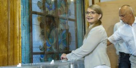 Юлія Тимошенко проголосувала на виборах: Наша команда готова братися за роботу (відео) - «Мир»