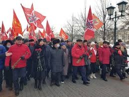 Коммунисты все-таки провели шествие в центре Москвы, несмотря на запрет властей - «Культура»