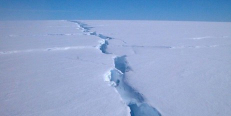 В Антарктиде от ледника откололся айсберг размером больше, чем Киев (видео) - «Мир»